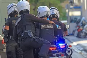Πυροβολισμοί στη Σαλαμίνα - Νεκρή 43χρονη