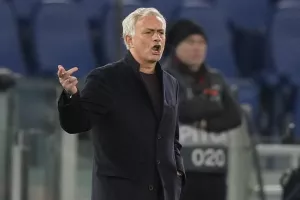 Ο Μουρίνιο έκανε αλλαγή τον Σάντσες μετά από 18 λεπτά και του ζήτησε συγγνώμη στη συνέντευξη Τύπου