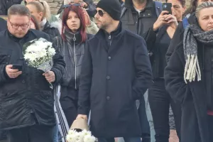 Η Θεσσαλονίκη αποχαιρετά τον Βασίλη Καρρά - Ουρές για το λαϊκό προσκύνημα