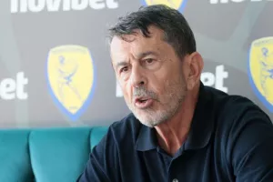 Πετράκης: «Απρόβλεπτο το φετινό πρωτάθλημα – Τρομερές εγκαταστάσεις ο Παναιτωλικός»