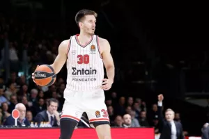 Ο Πετρούσεφ στη Basket League αντί του Σίκμα