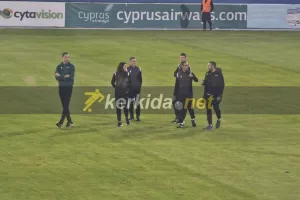 Άφιξη "ρεφ"/ Κουβεντούλα και χαμόγελα 