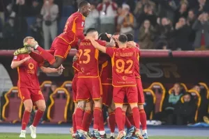 Βγήκε μπροστά ο αρχηγός και η Ρόμα καθάρισε τη Νάπολι των εννιά παικτών!
