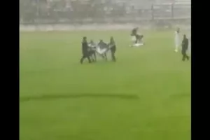 Σοκ στη Βραζιλία: Ποδοσφαιριστής χτυπήθηκε από κεραυνό εν ώρα αγώνα και σκοτώθηκε!