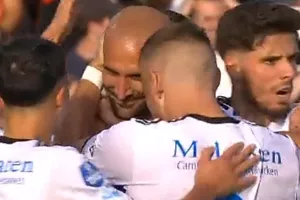 Άγιαξ - Τσβόλε 2-2: Ο Βέλλιος σόκαρε με ασίστ... ψαλίδι τον Αίαντα στο 89'