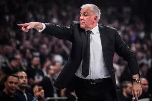 Οπαδός της Παρτίζαν «ζωγράφισε» τον Ομπράντοβιτς στον μηρό του!
