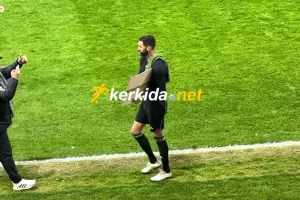 Έδωσε φανέλα ο Βανά και πήρε... αντάλλαγμα το πλακάτ!