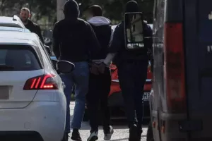 Greek Mafia: Ποινική δίωξη για 9 κακουργήματα και 7 πλημμελήματα στους τρεις συλληφθέντες