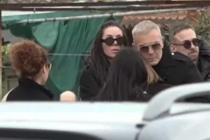 Βουβός πόνος στην κηδεία του Νίκου Ρόκκου στη Λήμνο-Τραγική φιγούρα ο Στέλιος Ρόκκος