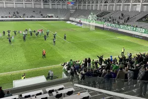(ΒΙΝΤΕΟ Kerkida) Τα πανηγύρια στην εξέδρα μετά... τη νίκη!