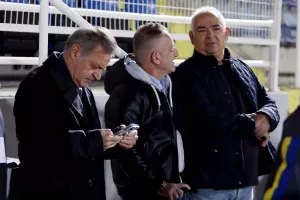 Καρφωμένος/Πρόδρομος