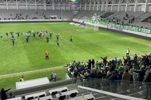 (ΒΙΝΤΕΟ Kerkida) Τα πανηγύρια στην εξέδρα μετά... τη νίκη!