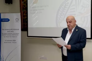 Κούμας σε διαιτητές/"Κλείστε τα αυτιά σας!"