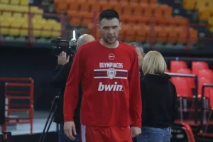 Παπανικολάου: «Ελπίζω σε ένα γεμάτο ΣΕΦ για να μπούμε με το δεξί»