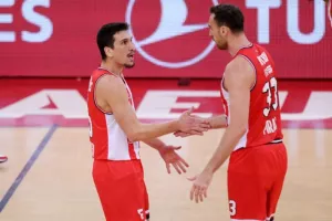 Η φοβερή ατμόσφαιρα του ΣΕΦ και η ομιλία του Μπαρτζώκα
