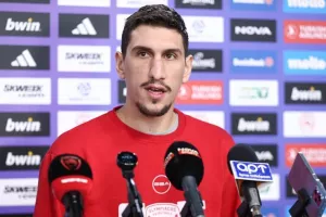 Λαρεντζάκης: «Να βγάλουμε αντίδραση και να δείξουμε χαρακτήρα»