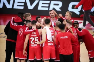 Το καρφί του Μπαφέ για το κλίμα στον Ολυμπιακό: «Υπάρχει… πρόβλημα στα αποδυτήρια»