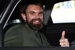 Τα κλικς από την άφιξη του Ντραγκόφσκι για τον Παναθηναϊκό