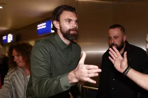 Τα κλικς από την άφιξη του Ντραγκόφσκι για τον Παναθηναϊκό