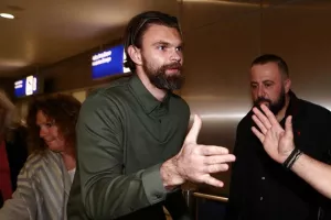 Τα κλικς από την άφιξη του Ντραγκόφσκι για τον Παναθηναϊκό