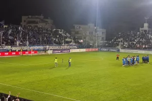 (ΒΙΝΤΕΟ Kerkida) “Χώμα που περπάτησα” από όλο το γήπεδο 