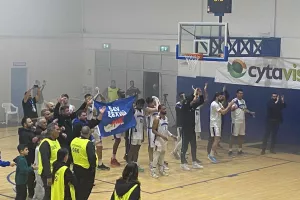 Βίντεο kerkida: "Χώμα που περπάτησα" και πάρτι για τη νέα μεγάλη νίκη