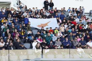 Παύλος Κοντίδης, Καρολίνα Πελενδρίτου και διεθνείς ποδοσφαιριστές συμμετείχαν στο video clip του EURO U17