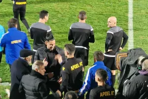 Αγκαλιές με τους... πρώην (φώτος)