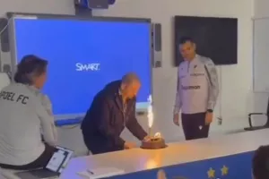 Τούρτα και ευχές στον 40άρη Νούνο (βίντεο)