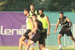 Επιστρέφει στα σίγουρα 
