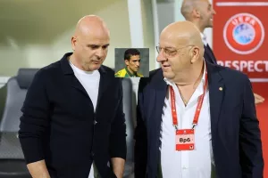 "Θα γίνουν όλοι τηλεθεατές/Ας κάνουν 22 τους ξένους και να πουν στους Κύπριους να μείνουν σπίτι τους"