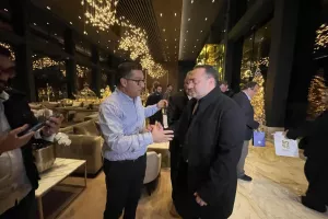 Τα είπαν Θεοχάρους και Κουμής 