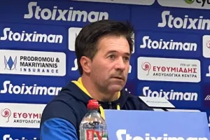 Ντομίνγκες/ "Για πρώτη φορά...- Πόδια στο έδαφος"