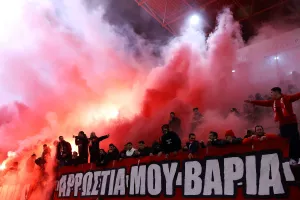 (Βίντεο kerkida) Έκαναν τη νύχτα... μέρα οι Σαλαμιναίοι - Εντυπωσιακή ατμόσφαιρα 