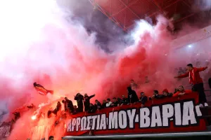 (Βίντεο kerkida) Έκαναν τη νύχτα... μέρα οι Σαλαμιναίοι - Εντυπωσιακή ατμόσφαιρα 