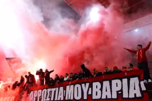 (Βίντεο kerkida) Έκαναν τη νύχτα... μέρα οι Σαλαμιναίοι - Εντυπωσιακή ατμόσφαιρα 