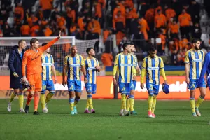 (ΑΠΟΕΛ/ΒΙΝΤΕΟ Kerkida) Η... ζεστασιά μπροστά στο Νότιο πέταλο