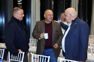 Ο Κούμας ξέρει για Σιμόν 