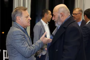 Πάντα φίλοι 