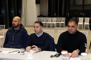 Κίρζης, Δημοσθένους και κόουτς