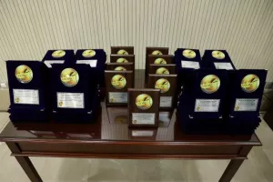 Η ΕΑΚ παρουσίασε το βιβλίο των 50χρονων και τίμησε τους πρωτεργάτες της (φώτος)