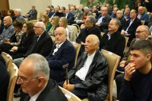 Η ΕΑΚ παρουσίασε το βιβλίο των 50χρονων και τίμησε τους πρωτεργάτες της (φώτος)