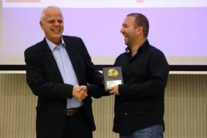 Η ΕΑΚ παρουσίασε το βιβλίο των 50χρονων και τίμησε τους πρωτεργάτες της (φώτος)