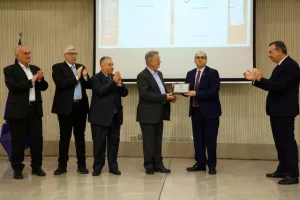 Η ΕΑΚ παρουσίασε το βιβλίο των 50χρονων και τίμησε τους πρωτεργάτες της (φώτος)