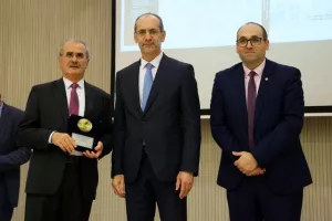 Η ΕΑΚ παρουσίασε το βιβλίο των 50χρονων και τίμησε τους πρωτεργάτες της (φώτος)