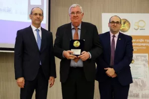 Η ΕΑΚ παρουσίασε το βιβλίο των 50χρονων και τίμησε τους πρωτεργάτες της (φώτος)