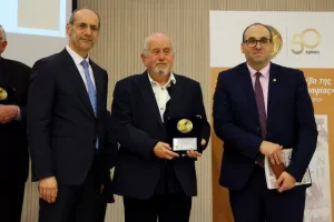 Η ΕΑΚ παρουσίασε το βιβλίο των 50χρονων και τίμησε τους πρωτεργάτες της (φώτος)