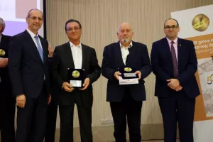 Η ΕΑΚ παρουσίασε το βιβλίο των 50χρονων και τίμησε τους πρωτεργάτες της (φώτος)
