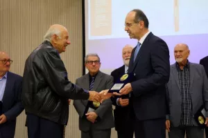 Η ΕΑΚ παρουσίασε το βιβλίο των 50χρονων και τίμησε τους πρωτεργάτες της (φώτος)