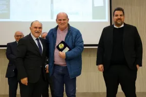 Η ΕΑΚ παρουσίασε το βιβλίο των 50χρονων και τίμησε τους πρωτεργάτες της (φώτος)